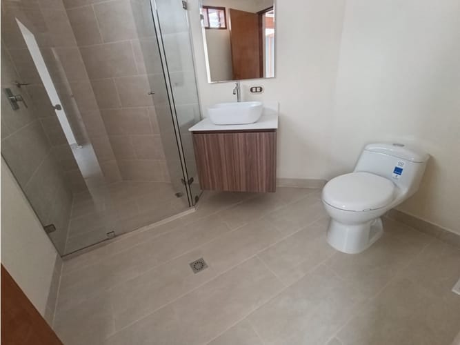 Casa de 6 alcobas en arriendo en Ub. Santa Ana, Rionegro, 260 m² · foto 12 de 24