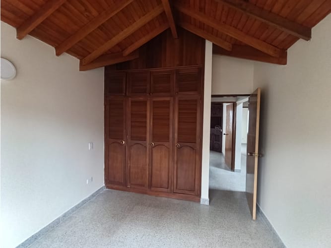 Casa de 6 alcobas en arriendo en Ub. Santa Ana, Rionegro, 260 m² · foto 24 de 24