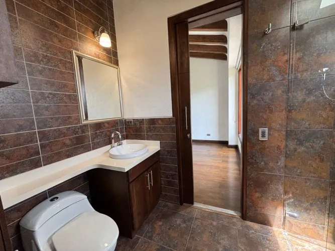 Casa de 3 alcobas en venta en Guayabito, Rionegro · foto 9 de 24