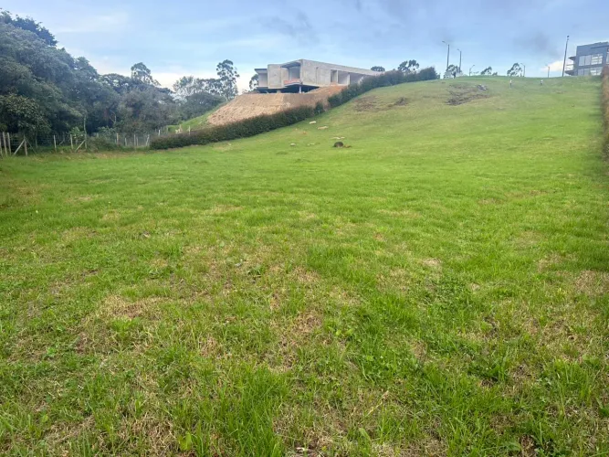 Lote en venta en Las Palmas, Envigado, 3064 m² · foto 2 de 7