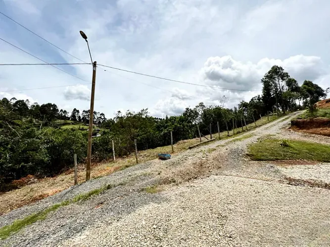 Lote en venta en Guarne, 14000 m² · foto 2 de 8