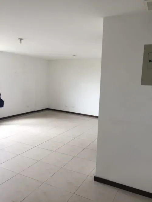 Oficina en venta en Sajonia, Rionegro, 45 m² · foto 2 de 9