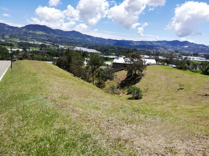 Lote en venta en Guamito, La Ceja, 3971 m² · foto 3 de 3