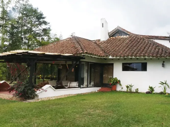 Casa de 3 alcobas en venta en El Carmen de Viboral · foto 9 de 24