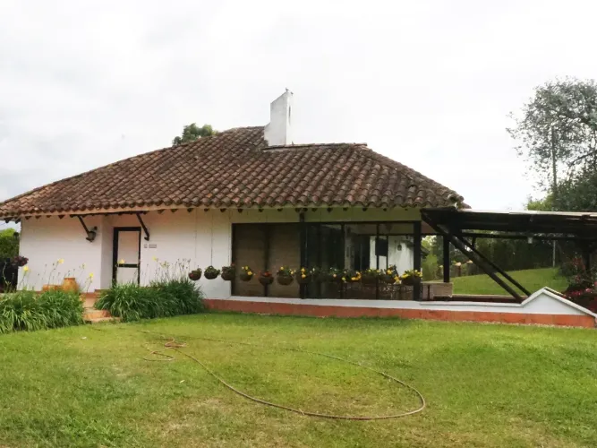 Casa de 3 alcobas en venta en El Carmen de Viboral · foto 18 de 24