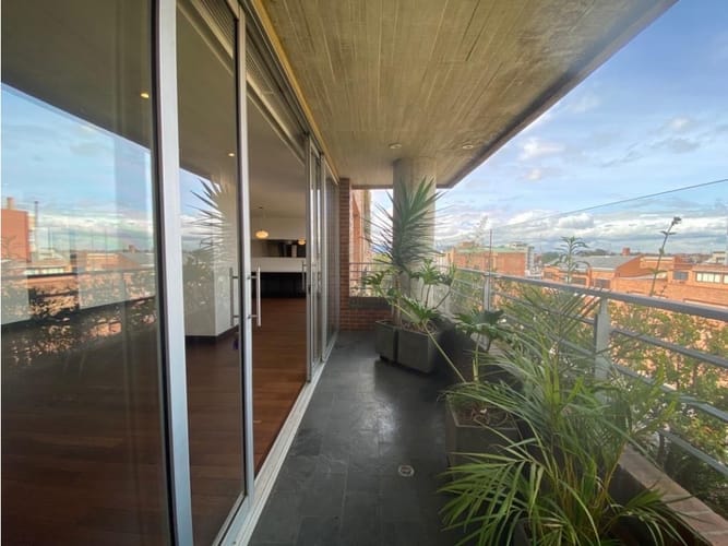 Apartamento de 3 alcobas en venta en El Virrey, Bogotá, 290 m² · foto 2 de 22