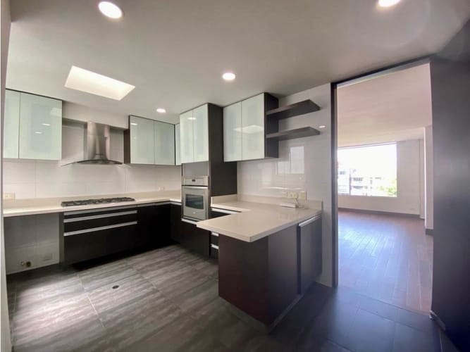Apartamento de 3 alcobas en venta en El Virrey, Bogotá, 290 m² · foto 5 de 22