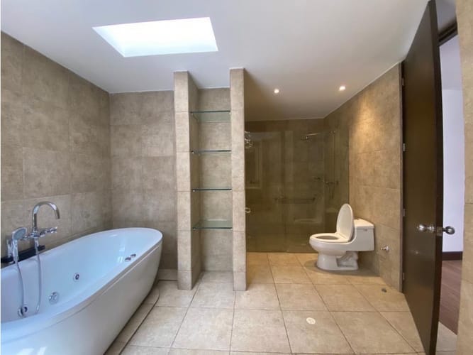 Apartamento de 3 alcobas en venta en El Virrey, Bogotá, 290 m² · foto 16 de 22