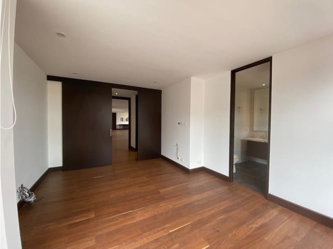 Apartamento de 3 alcobas en venta en El Virrey, Bogotá, 290 m² · foto 17 de 22