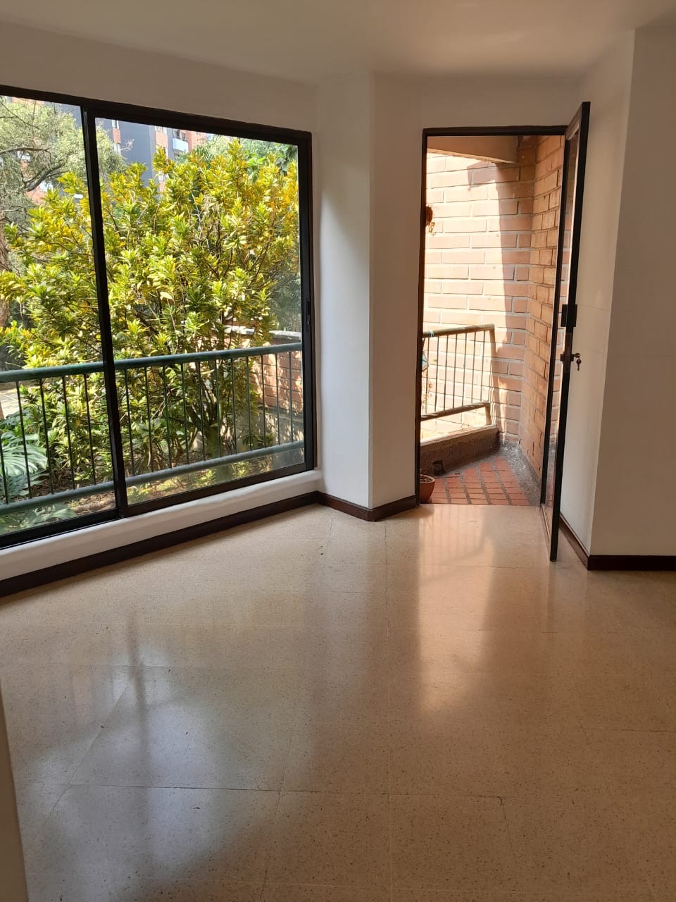 Apartamento de 2 habitaciones en venta en Loma de los Bernal, Medellín — imagen 1 de 15