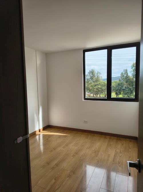 Apartamento de 3 alcobas en venta en Conjunto Residencial Prados Reserva De Madrid, Madrid, 67 m² · foto 7 de 13