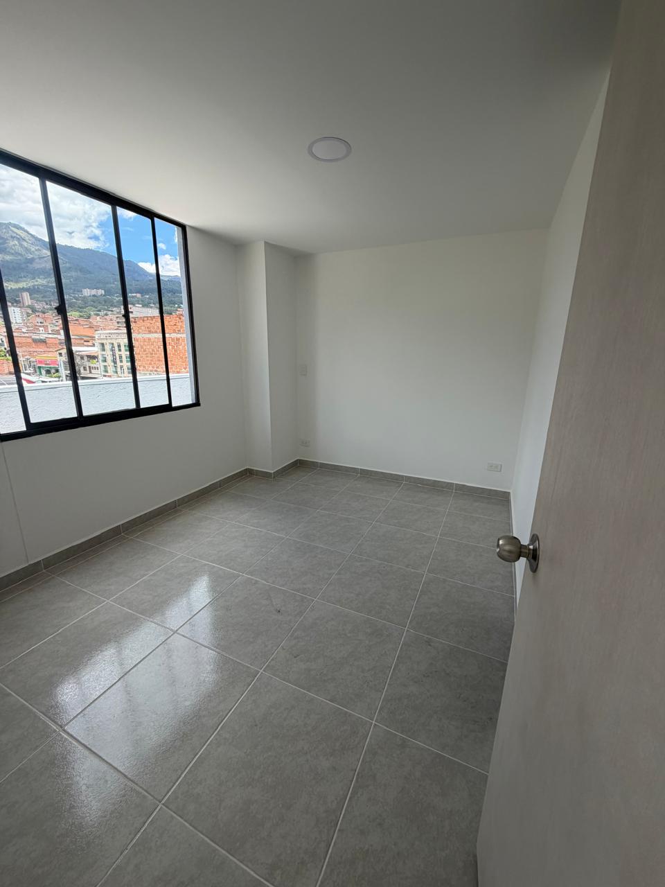 Apartamento en venta en La Milagrosa, Medellín · foto 6 de 8