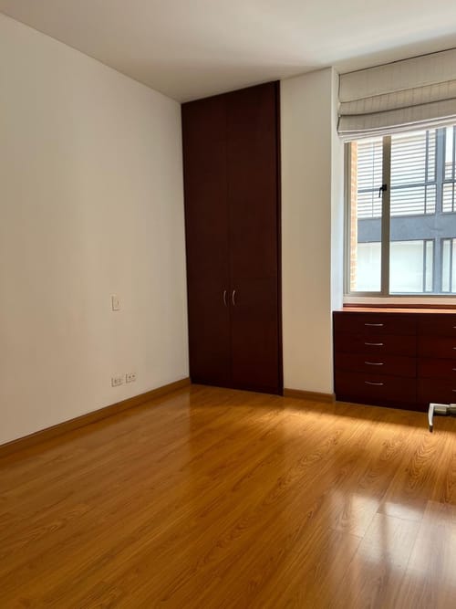 Apartamento de 3 alcobas en arriendo en Chicó Reservado, Bogotá, 180 m² · foto 14 de 15