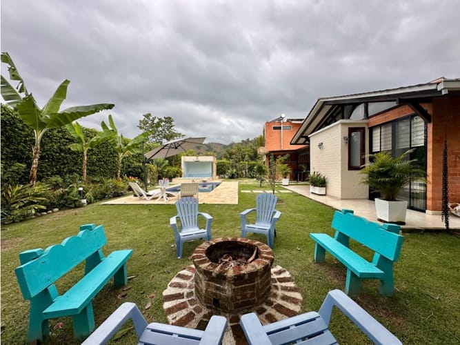 Casa de 5 alcobas en venta en Alfaguara, Jamundí, 323 m² · foto 2 de 24