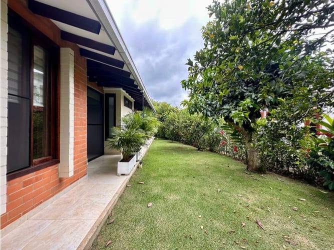 Casa de 5 alcobas en venta en Alfaguara, Jamundí, 323 m² · foto 3 de 24