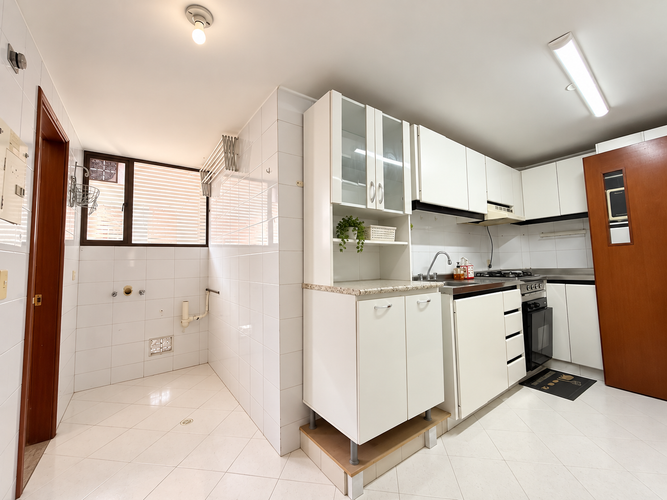 Apartamento de 3 alcobas en venta en Cedritos, Bogotá, 96 m² · foto 3 de 24