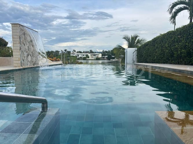 Casa de 4 alcobas en venta en Cn. Lagos Del Peñon, Girardot, 562 m² · foto 3 de 18
