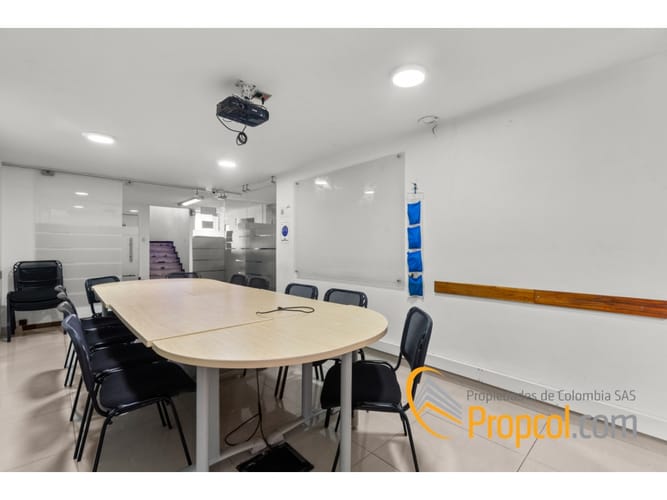 Casa de 6 alcobas en venta en Chico, Bogotá, 344 m² · foto 3 de 19