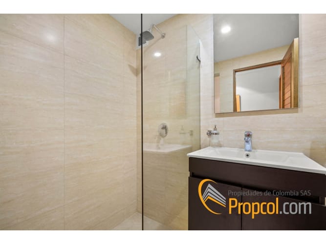 Apartamento de 3 alcobas en venta en Chico Norte, Bogotá, 192 m² · foto 4 de 12