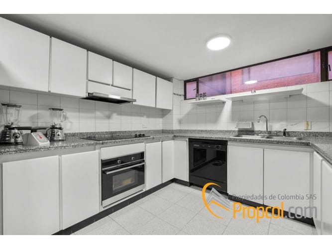 Apartamento de 3 alcobas en venta en Chico Norte, Bogotá, 192 m² · foto 6 de 12