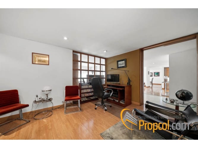 Apartamento de 3 alcobas en venta en Chico Norte, Bogotá, 192 m² · foto 8 de 12