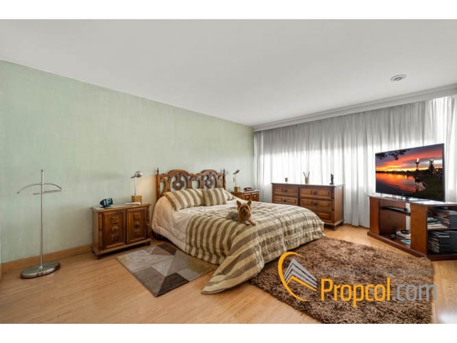 Apartamento de 3 alcobas en venta en Chico Norte, Bogotá, 192 m² · foto 11 de 12