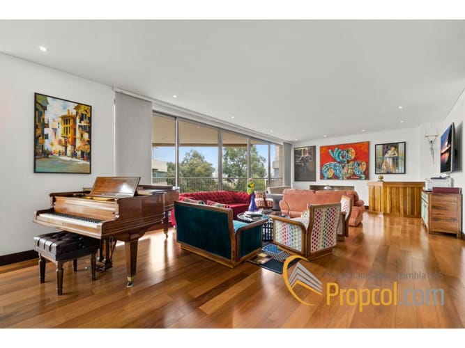 Apartamento de 4 alcobas en venta en Cerros De Niza, Bogotá, 274 m² · foto 2 de 18