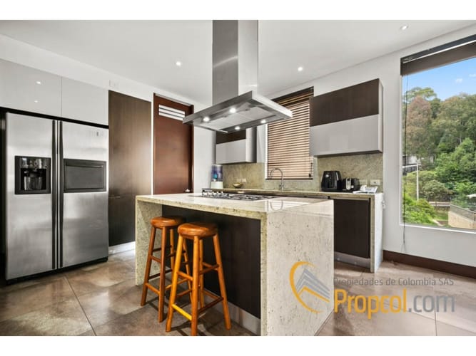 Apartamento de 4 alcobas en venta en Cerros De Niza, Bogotá, 274 m² · foto 5 de 18