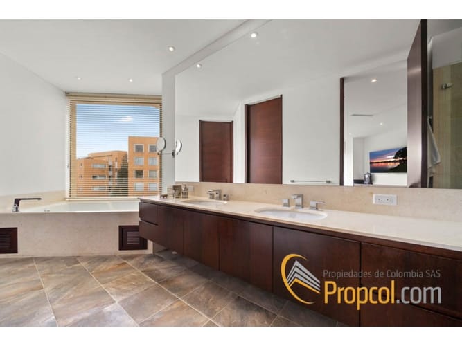 Apartamento de 4 alcobas en venta en Cerros De Niza, Bogotá, 274 m² · foto 9 de 18