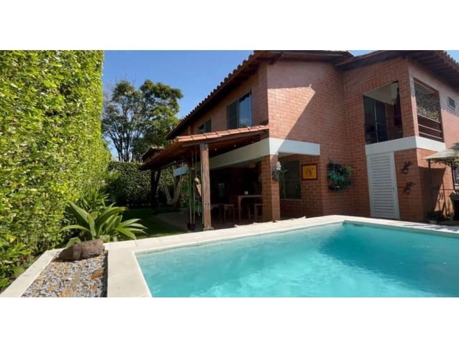Casa de 3 alcobas en venta en Alfaguara, Jamundí, 228 m² · foto 4 de 14