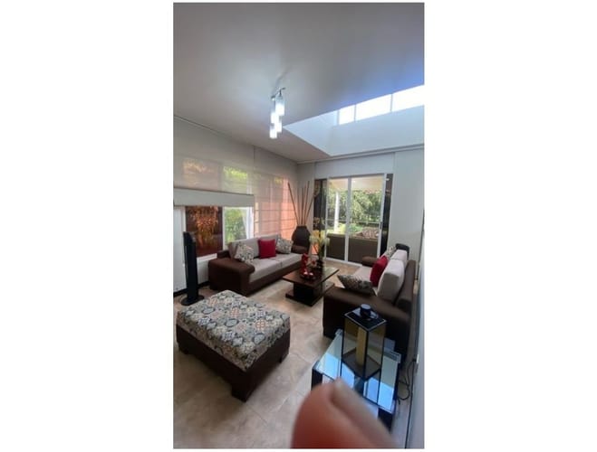 Casa de 5 alcobas en venta en Alfaguara, Jamundí, 320 m² · foto 2 de 9