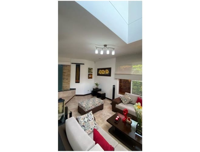 Casa de 5 alcobas en venta en Alfaguara, Jamundí, 320 m² · foto 7 de 9