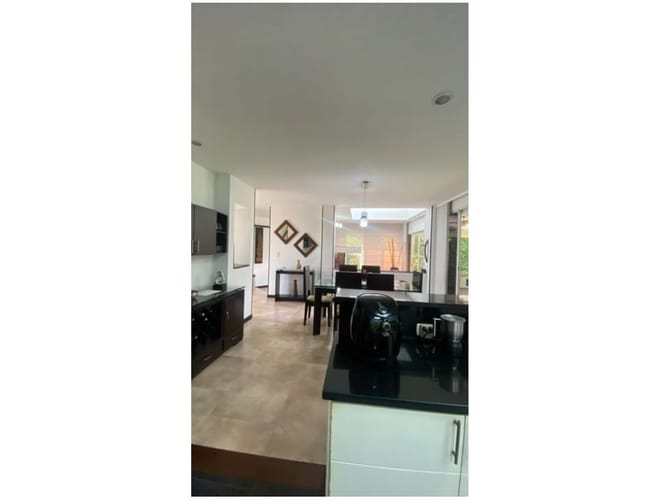 Casa de 5 alcobas en venta en Alfaguara, Jamundí, 320 m² · foto 6 de 9