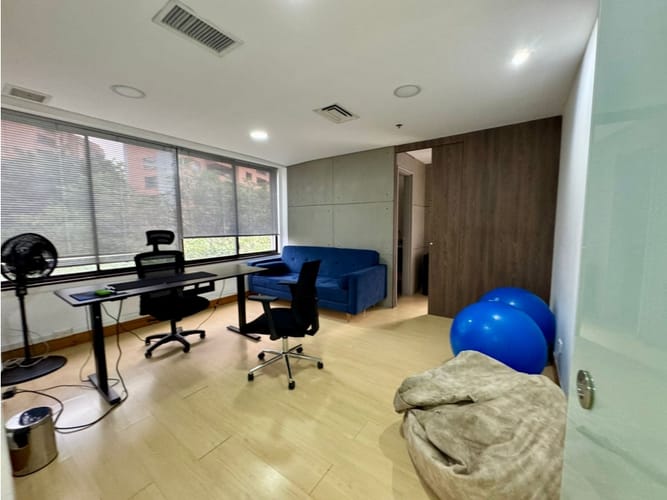Oficina en venta en El Poblado, Medellín, 119 m² · foto 7 de 21