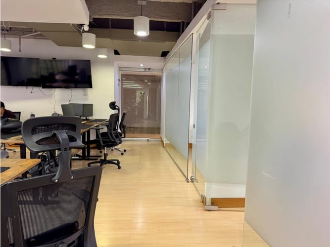 Oficina en venta en El Poblado, Medellín, 119 m² · foto 18 de 21