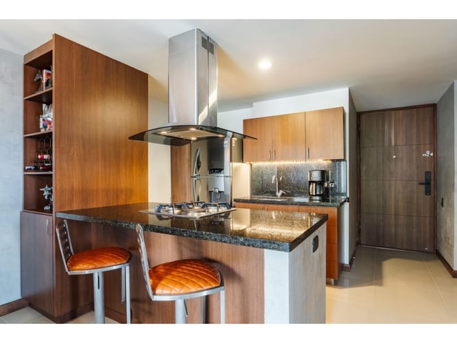 Apartamento de 2 alcobas en arriendo en Loma Del Indio, Medellín, 76 m² · foto 2 de 16