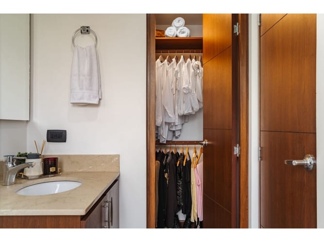 Apartamento de 2 alcobas en arriendo en Loma Del Indio, Medellín, 76 m² · foto 9 de 16