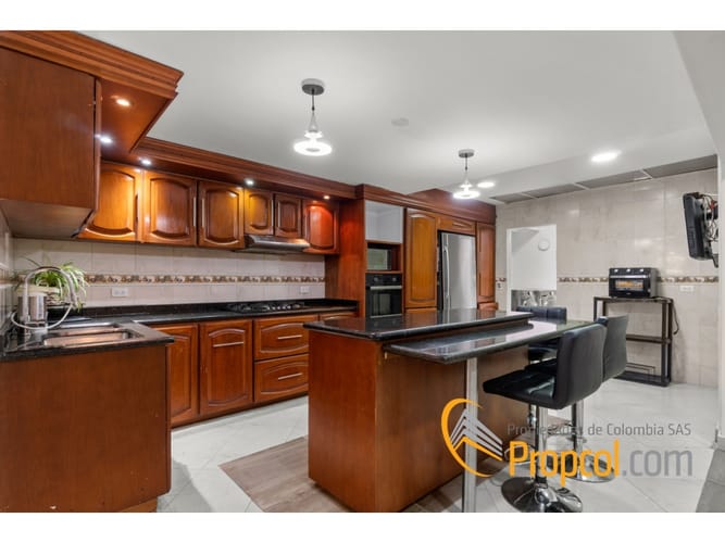 Casa de 6 alcobas en arriendo en El Batán, Bogotá, 350 m² · foto 3 de 13