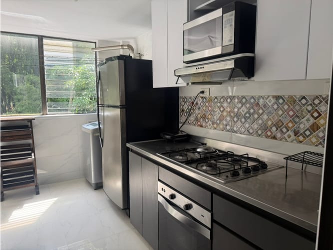 Apartamento de 4 alcobas en arriendo en Los Balsos, Medellín, 132 m² · foto 9 de 12