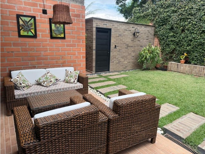 Casa de 4 alcobas en venta en Los Naranjos, Medellín, 240 m² · foto 3 de 24