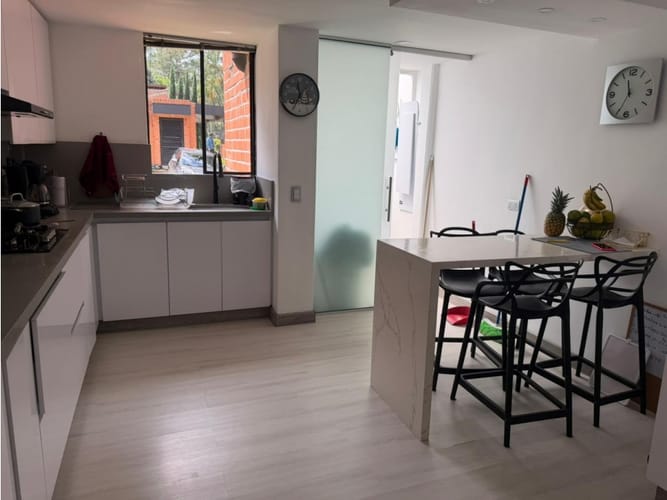 Casa de 4 alcobas en venta en Los Naranjos, Medellín, 240 m² · foto 6 de 24