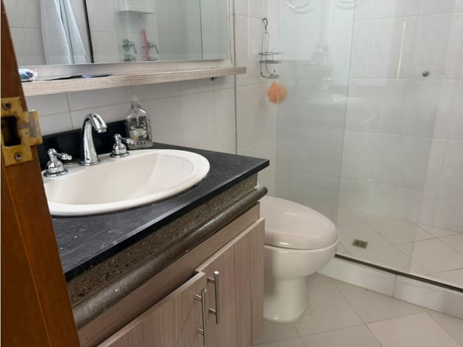 Casa de 4 alcobas en venta en Los Naranjos, Medellín, 240 m² · foto 7 de 24