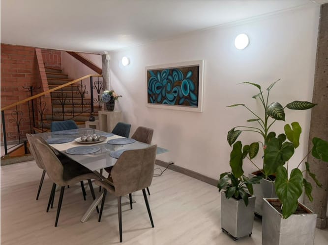 Casa de 4 alcobas en venta en Los Naranjos, Medellín, 240 m² · foto 9 de 24
