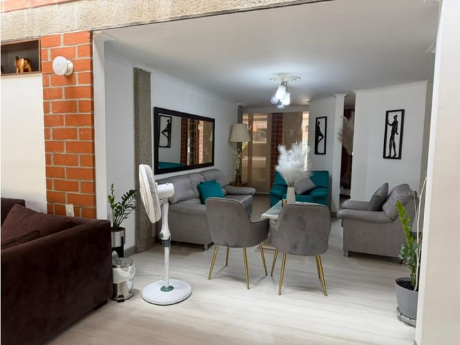 Casa de 4 alcobas en venta en Los Naranjos, Medellín, 240 m² · foto 10 de 24