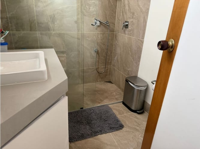 Casa de 4 alcobas en venta en Los Naranjos, Medellín, 240 m² · foto 12 de 24