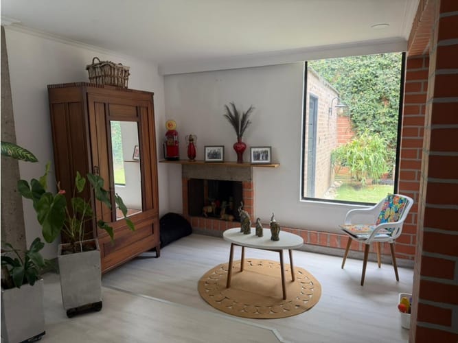 Casa de 4 alcobas en venta en Los Naranjos, Medellín, 240 m² · foto 14 de 24