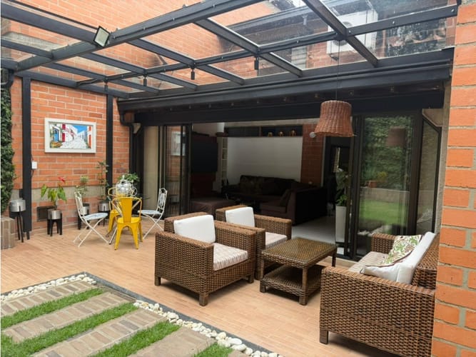 Casa de 4 alcobas en venta en Los Naranjos, Medellín, 240 m² · foto 16 de 24