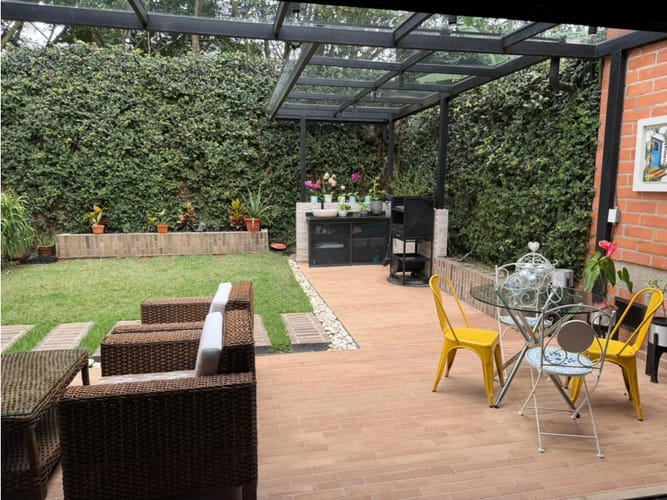 Casa de 4 alcobas en venta en Los Naranjos, Medellín, 240 m² · foto 19 de 24