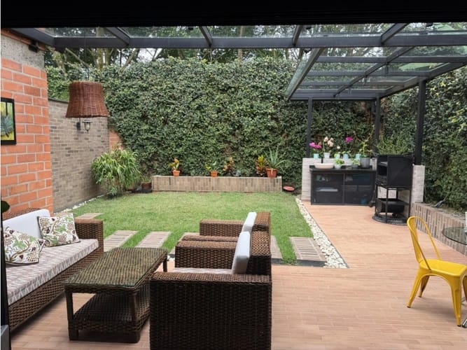 Casa de 4 alcobas en venta en Los Naranjos, Medellín, 240 m² · foto 20 de 24