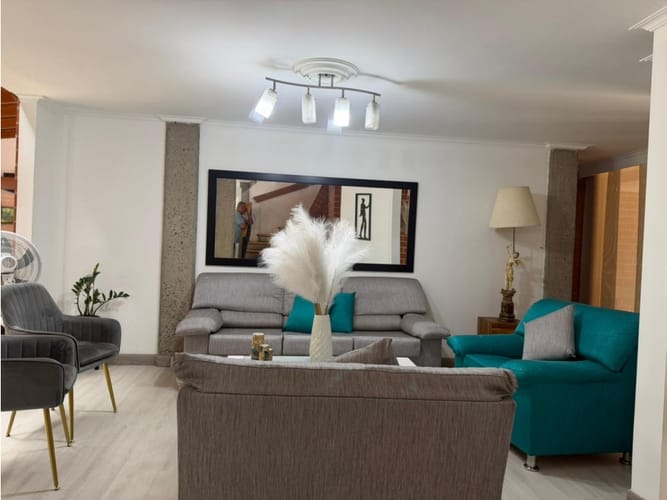 Casa de 4 alcobas en venta en Los Naranjos, Medellín, 240 m² · foto 21 de 24